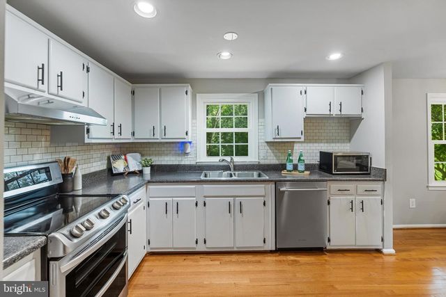 14564 WOODLAND RIDGE DR, Centreville, VA 20121