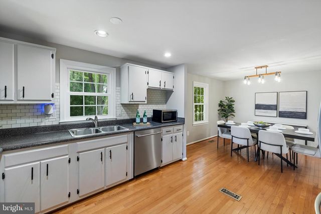 14564 WOODLAND RIDGE DR, Centreville, VA 20121