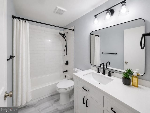 14564 WOODLAND RIDGE DR, Centreville, VA 20121