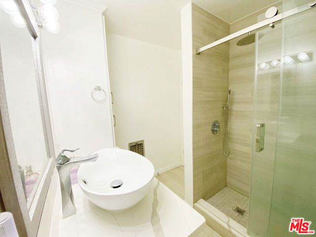 4255 W 5th Street 209, Los Angeles, CA 90020