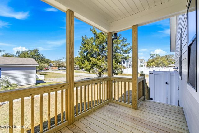 141 NE 39th Street, Oak Island, NC 28465