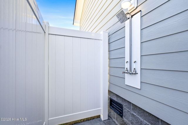 141 NE 39th Street, Oak Island, NC 28465
