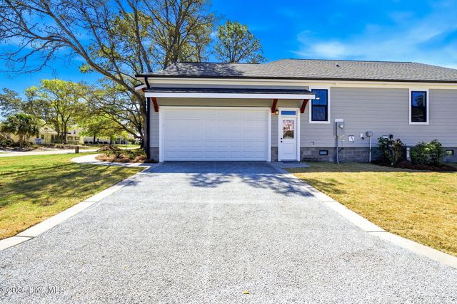 141 NE 39th Street, Oak Island, NC 28465
