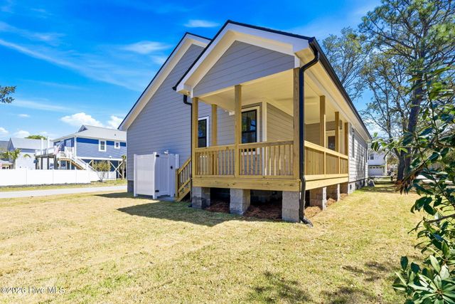 141 NE 39th Street, Oak Island, NC 28465