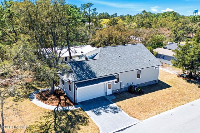 141 NE 39th Street, Oak Island, NC 28465