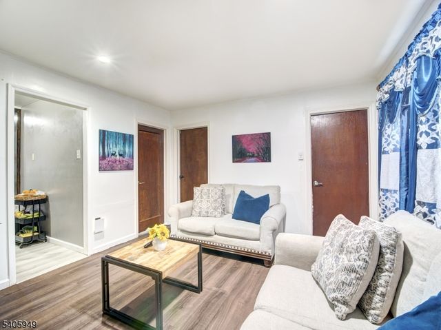 13 Merritt St, Jersey City, NJ 07305