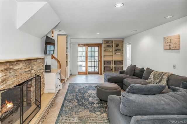 2066 Holland Way, Merrick, NY 11566