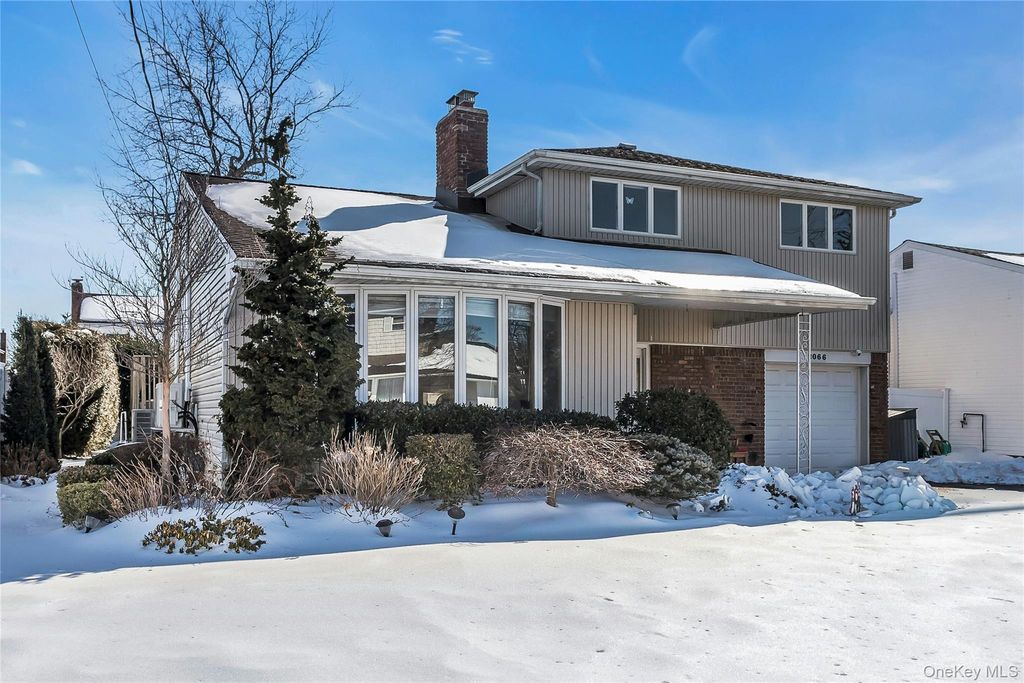 2066 Holland Way, Merrick, NY 11566