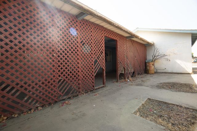 1521 W Juliet Avenue, Tulare, CA 93274
