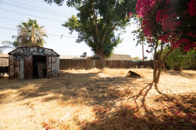 1521 W Juliet Avenue, Tulare, CA 93274