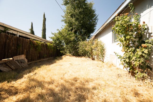 1521 W Juliet Avenue, Tulare, CA 93274