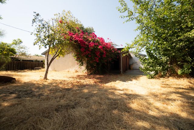 1521 W Juliet Avenue, Tulare, CA 93274