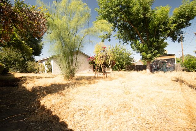 1521 W Juliet Avenue, Tulare, CA 93274