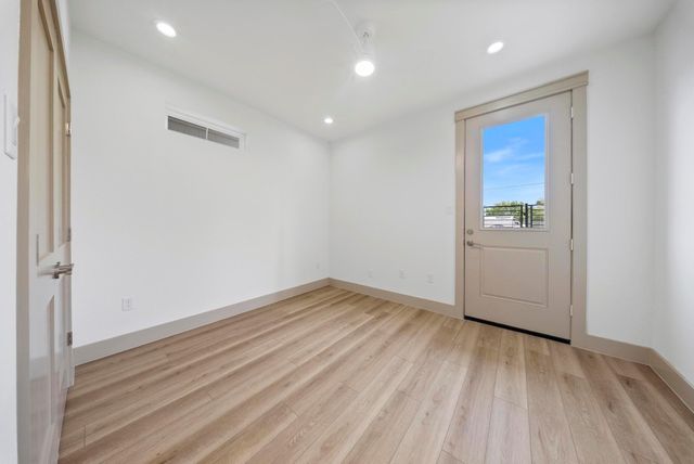 1124 Weiss Street, Houston, TX 77009