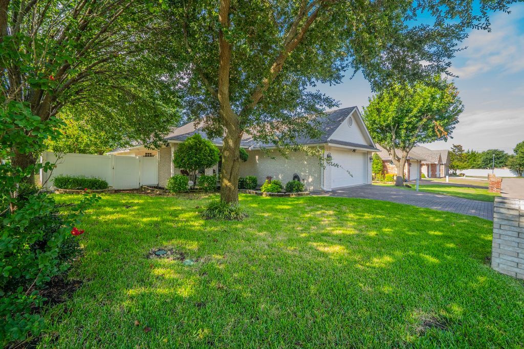 100 Sunglow Loop, Red Oak, TX 75154