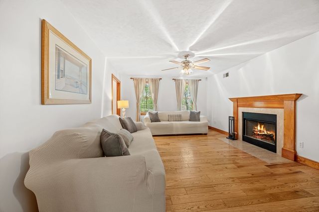 8 Johnson Dr, Lakeville, MA 02347