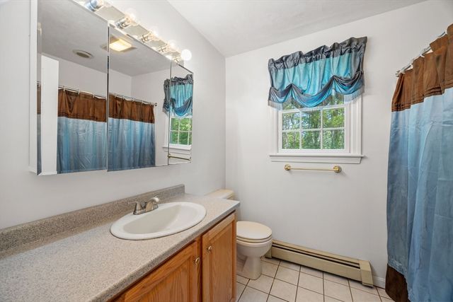 8 Johnson Dr, Lakeville, MA 02347