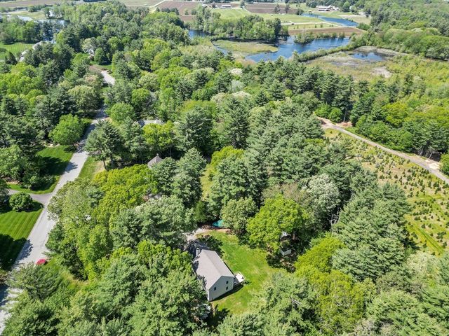 8 Johnson Dr, Lakeville, MA 02347