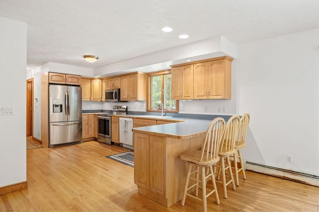 8 Johnson Dr, Lakeville, MA 02347