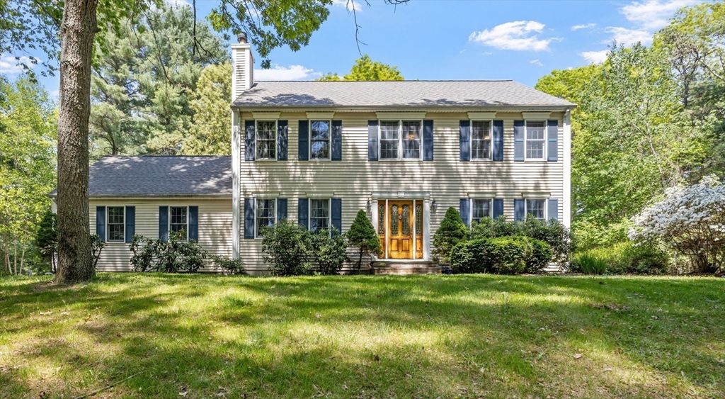 8 Johnson Dr, Lakeville, MA 02347