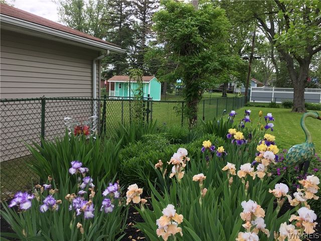 69 Azalea Drive, West Seneca, NY 14224