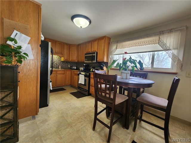 69 Azalea Drive, West Seneca, NY 14224