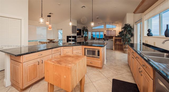 302 Balboa St 0, Hollywood, FL 33019