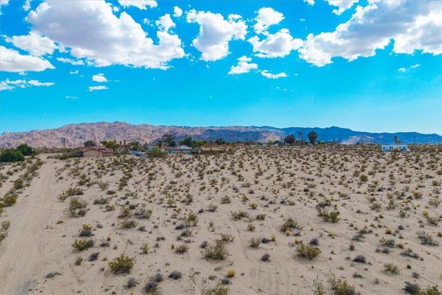 1234 Skyview Lane, Twentynine Palms, CA 92277