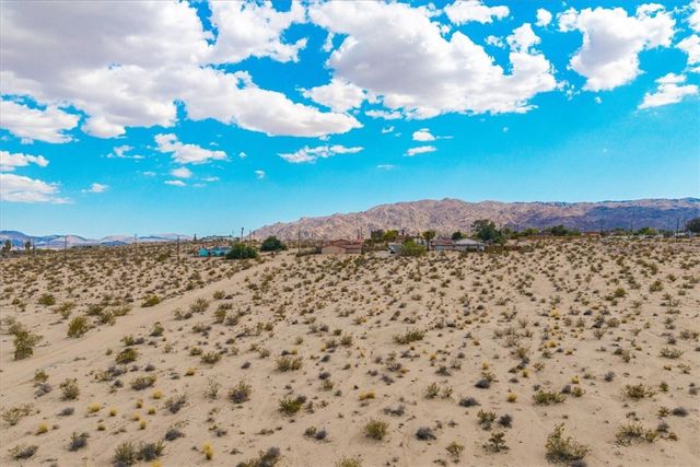 1234 Skyview Lane, Twentynine Palms, CA 92277
