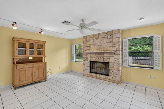 2085 SUSSEX DRIVE, Mount Dora, FL 32757