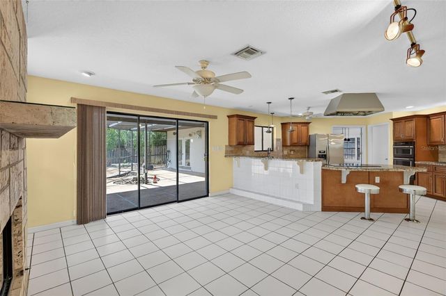 2085 SUSSEX DRIVE, Mount Dora, FL 32757