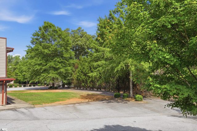 142 Mall Connector Road, Greenville, SC 29607