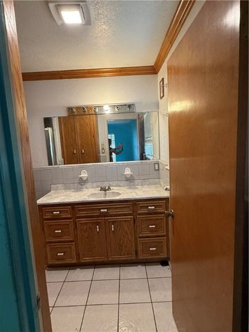 3601 Waterloo Dr, Corpus Christi, TX 78415