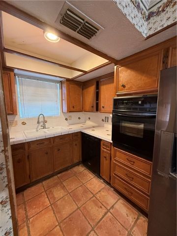 3601 Waterloo Dr, Corpus Christi, TX 78415