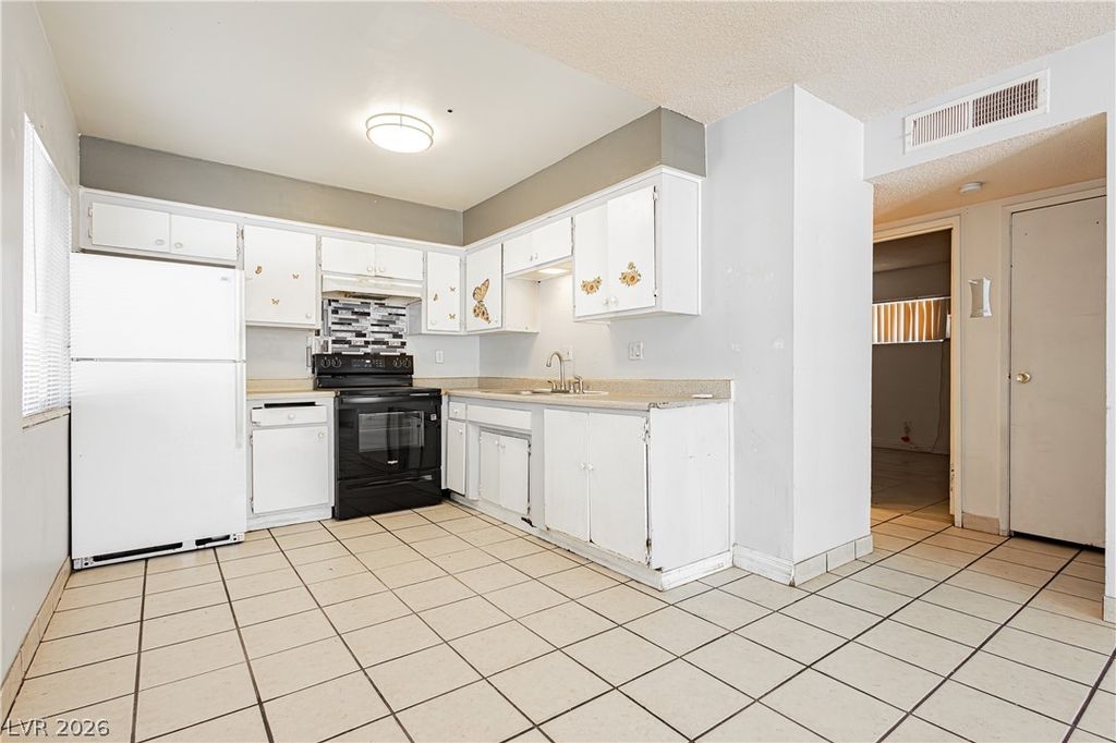 Image 24 of property listing at 1409 Sombrero Drive, Las Vegas, NV 89169