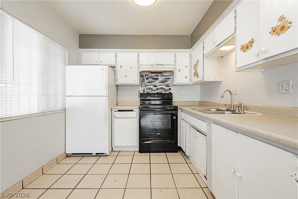 Image 25 of property listing at 1409 Sombrero Drive, Las Vegas, NV 89169