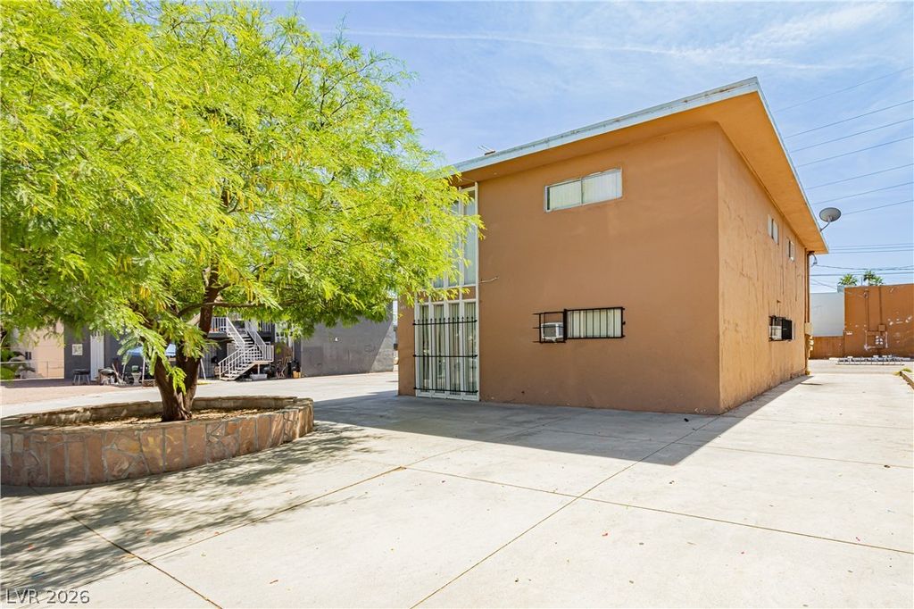 Image 3 of property listing at 1409 Sombrero Drive, Las Vegas, NV 89169