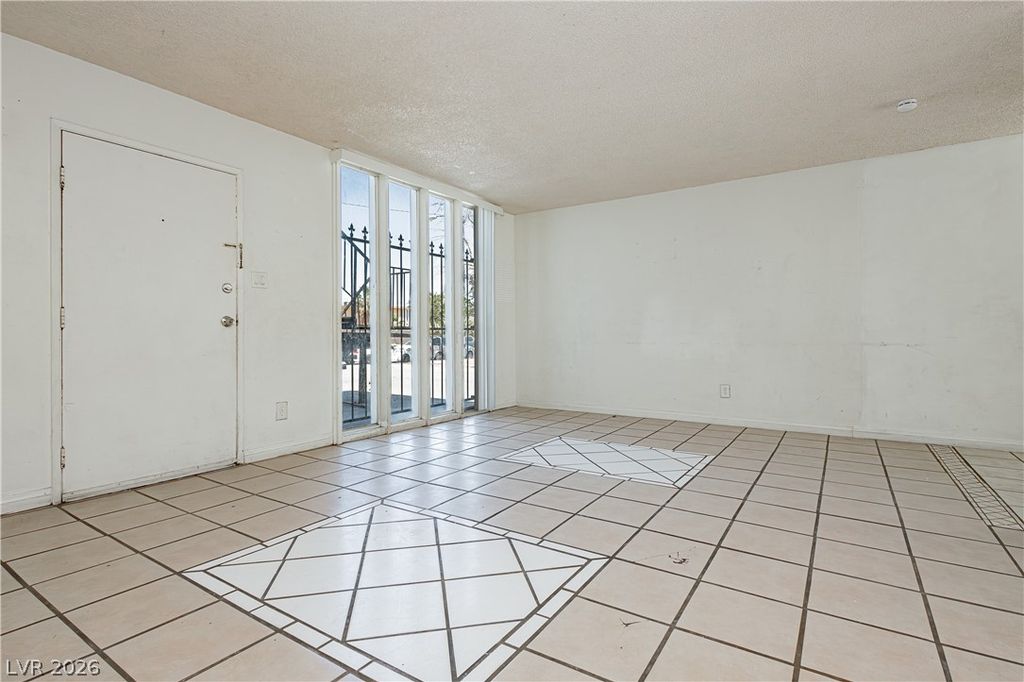 Image 6 of property listing at 1409 Sombrero Drive, Las Vegas, NV 89169