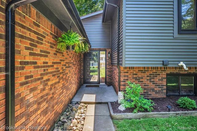 5067 Algonquin Boulevard, Clarkston, MI 48348