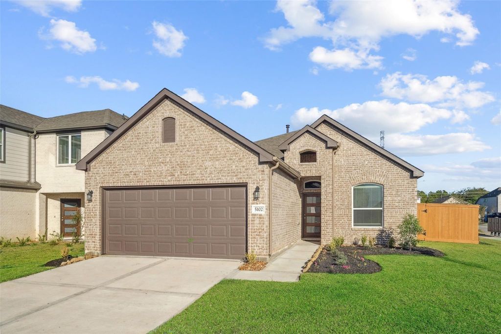 2135 Sanders Brook Drive, Baytown, TX 77521