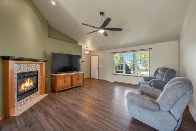 1756 LEMON LANE, De Pere, WI 54115