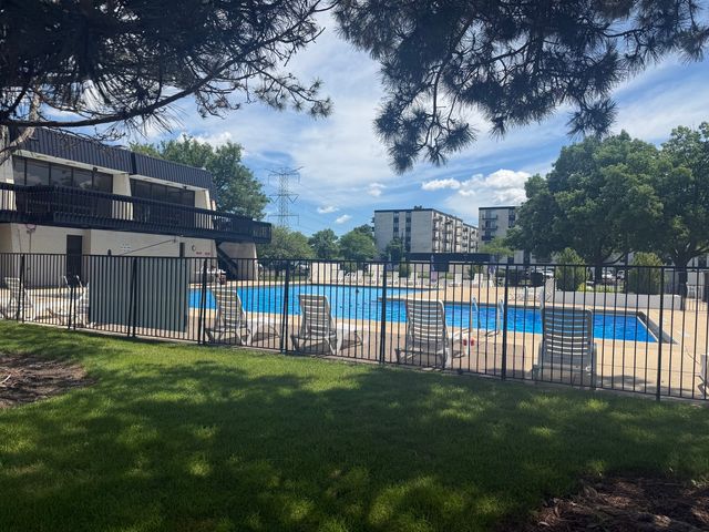 9701 Dee Road 4K, Niles, IL 60714