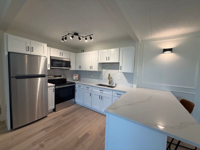 9701 Dee Road 4K, Niles, IL 60714