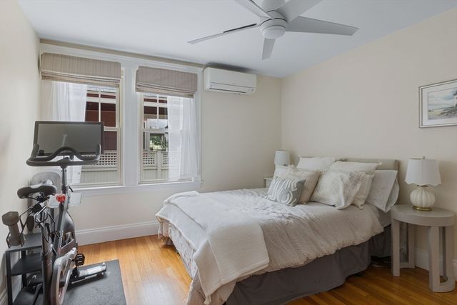 72 Clyde St 1, Newton, MA 02460