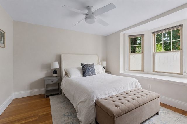 72 Clyde St 1, Newton, MA 02460