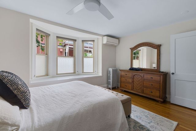 72 Clyde St 1, Newton, MA 02460