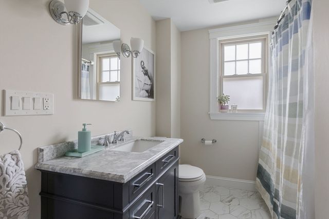 72 Clyde St 1, Newton, MA 02460