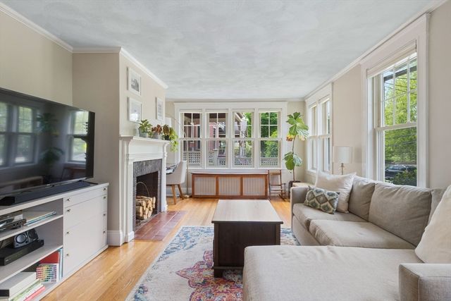 72 Clyde St 1, Newton, MA 02460