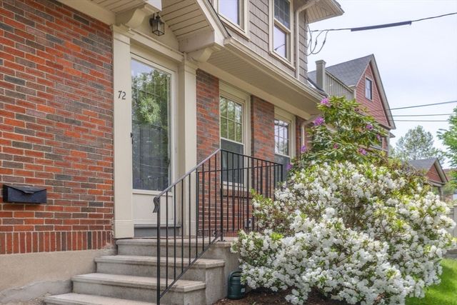 72 Clyde St 1, Newton, MA 02460