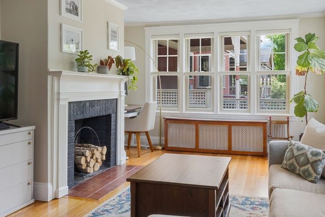 72 Clyde St 1, Newton, MA 02460